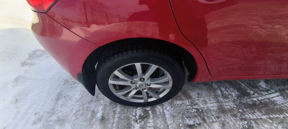 Продаю TOYOTA AURIS 2008