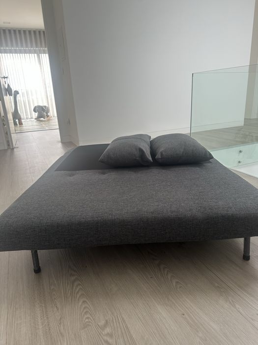 Sofá Cama com duas almofadas