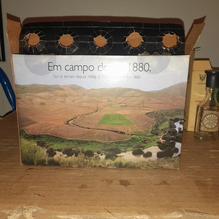 Miniaturas de garrafas vazias