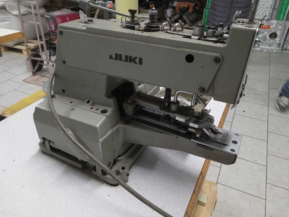 Guzikarka Juki Mb 372