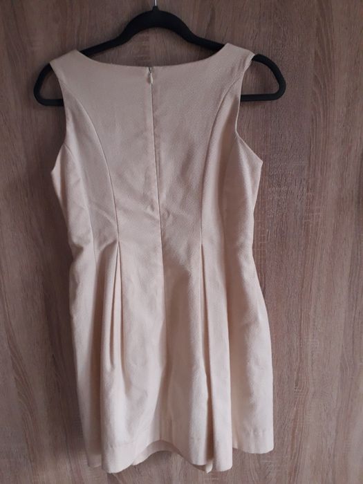 Sukienka w rozmiarze L