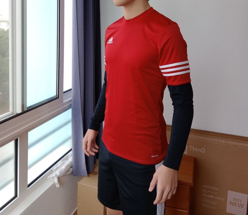 T-shirt Adidas..