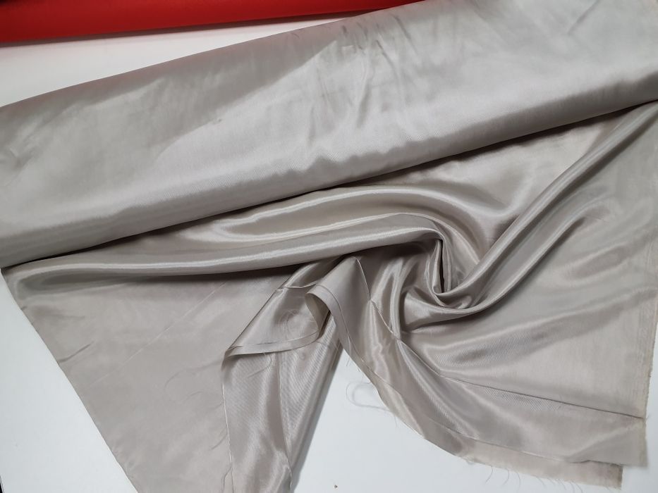 Podszewka jasny beż szer.140 cm.