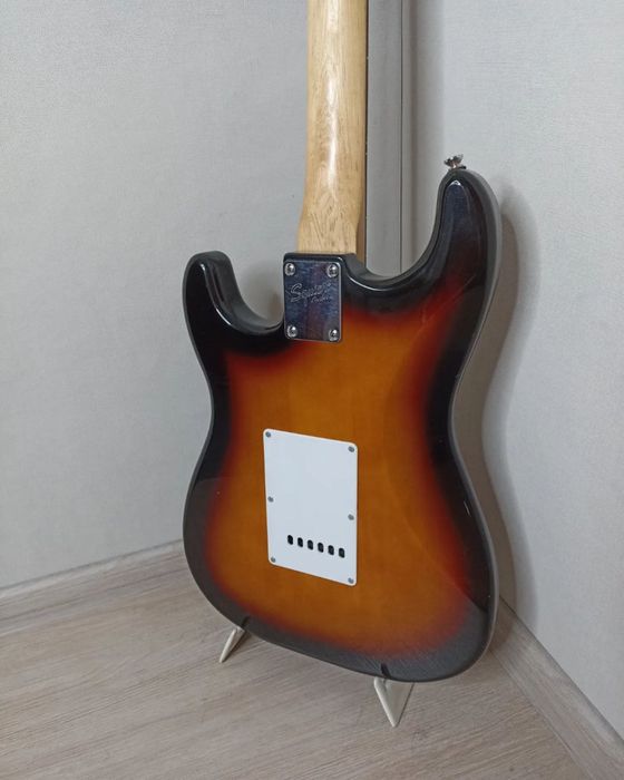 Електрогітара Squier by Fender Stratocaster