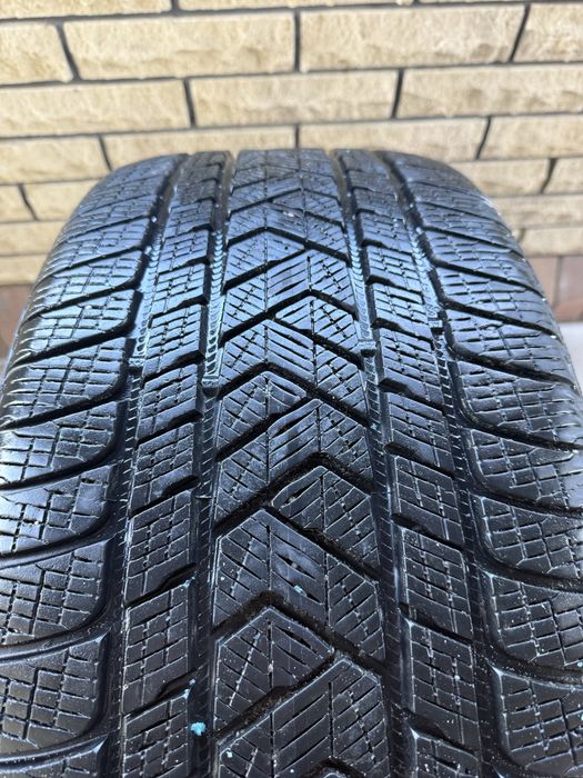Продам зимові шини  275/40 R22 і 315/35 R22 Pirelli