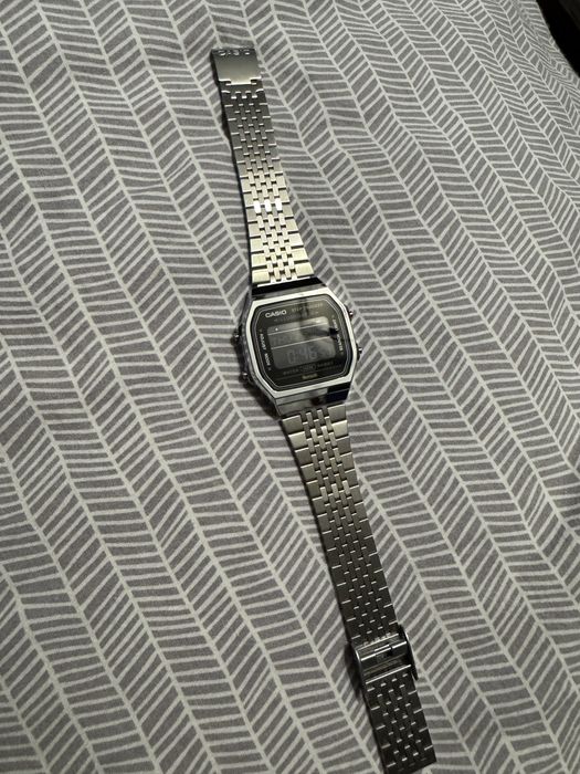 Zegarek srebrny Casio Illuminator bluetooth/licznik kroków