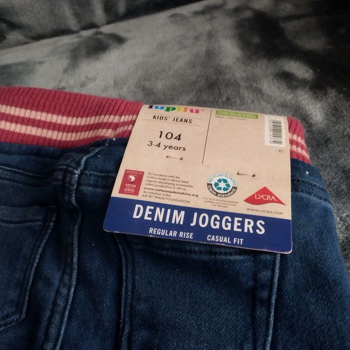 Jeansy/ jegginsy spodnie na gumie dla dziewczynki rozm 104 lupilu