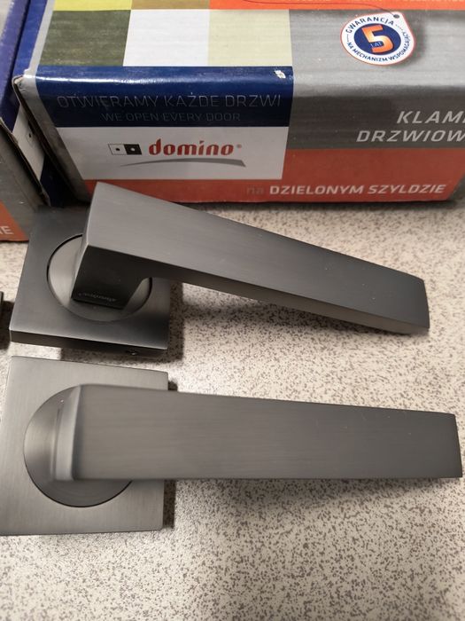 Klamka Domino Qubik nikiel tytan