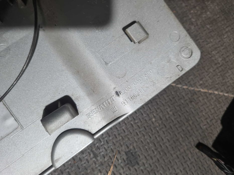 Renault Trafic II klapka wlewu paliwa Opel Vivaro