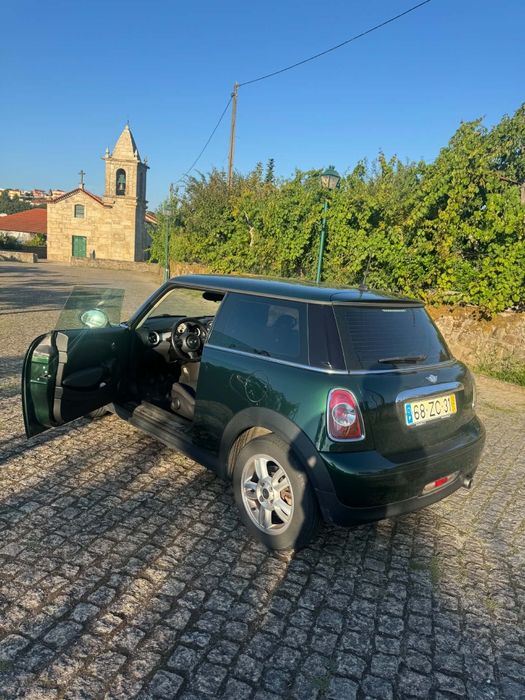 Mini British Racing Green.