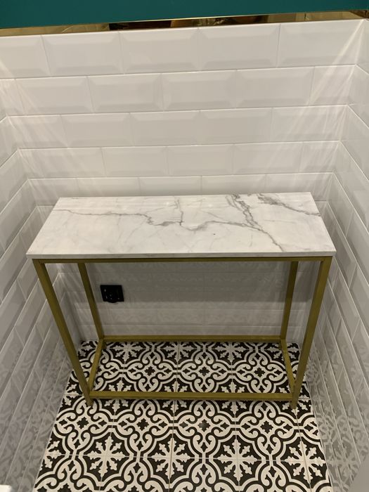 Konsola z marmurowym blatem