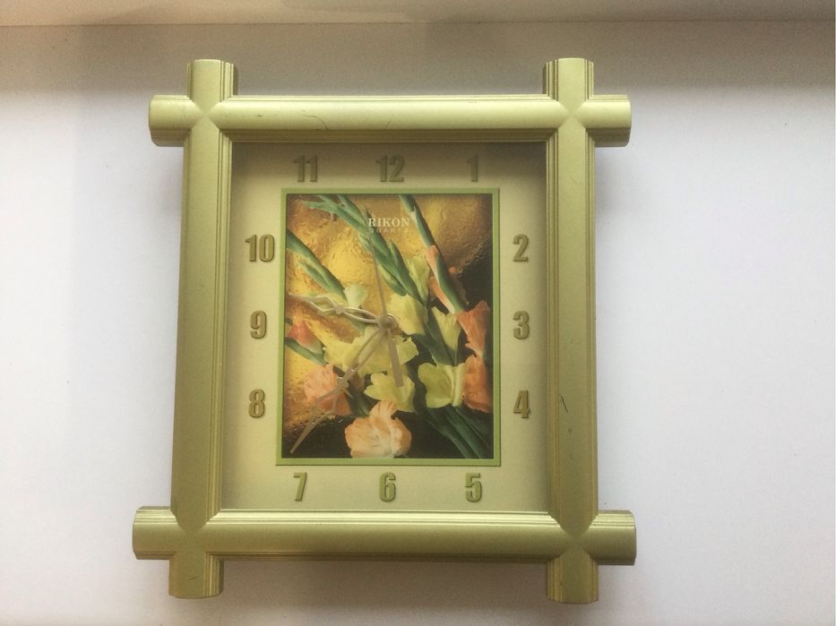 Часы-годинник на батарейке.