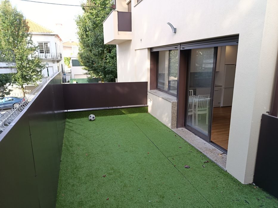 T1 com avançado relvado Palheiros 7 min Universidade/Castelo