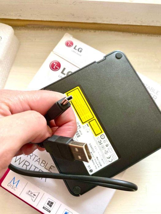 DVD - зчитувач ( slim portable dvd writer )