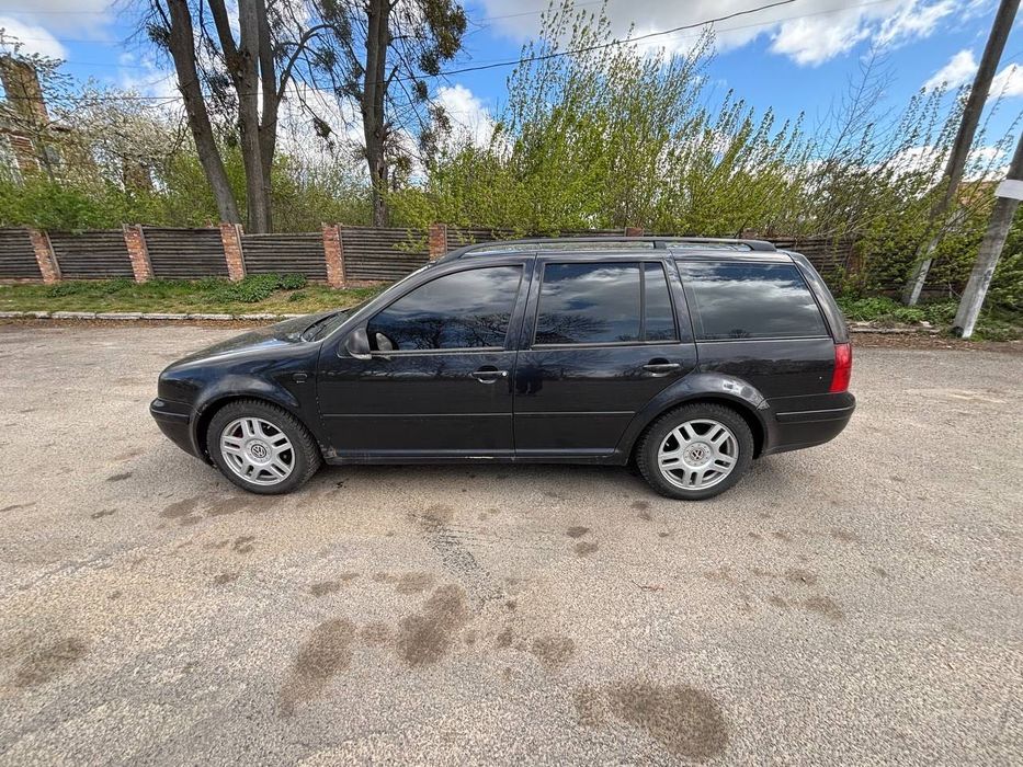 Авто golf 4 дизель 1,9 (військовим, бо ввезено через фонд)