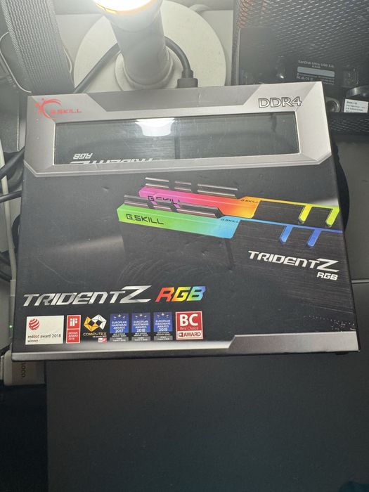 Memorias  RGB. G. Skill  TRIDENT  Z 3200