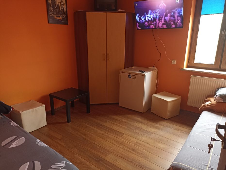 Pokoje, kwatery, parking