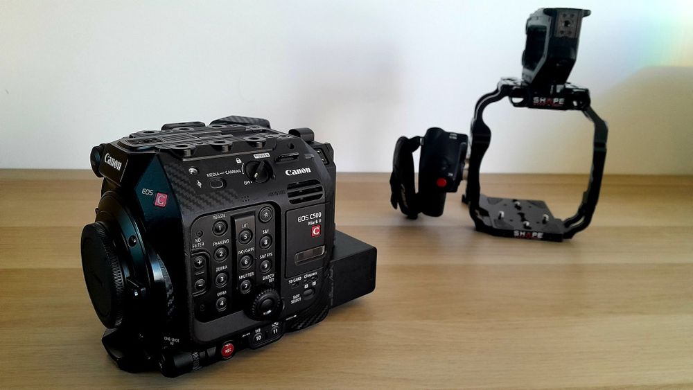 Canon EOS C500 Mark II com Cage e mount para bateria V-Lock