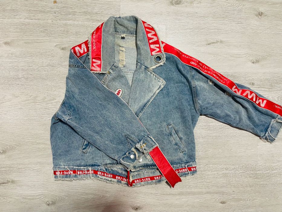 Жіноча джинсова куртка