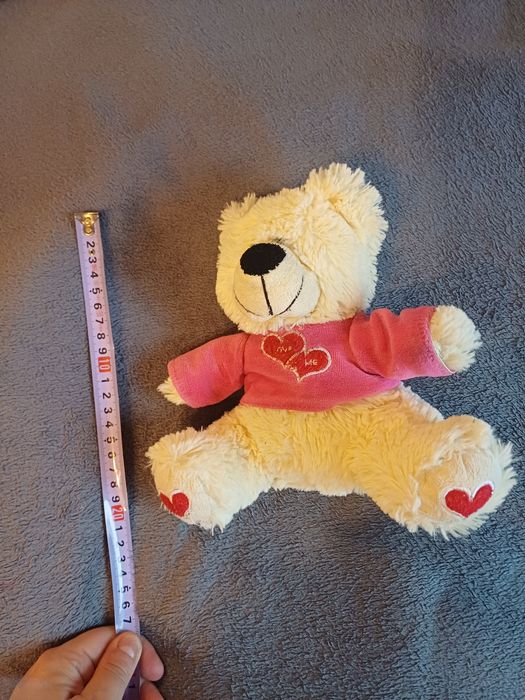 Śliczny pluszowy misio w koszulce - używany - 20 cm