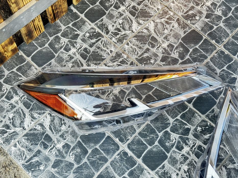 Nissan Kicks Скло Стекло Фари 2020 2021 2022 2023 2024 Оригінал