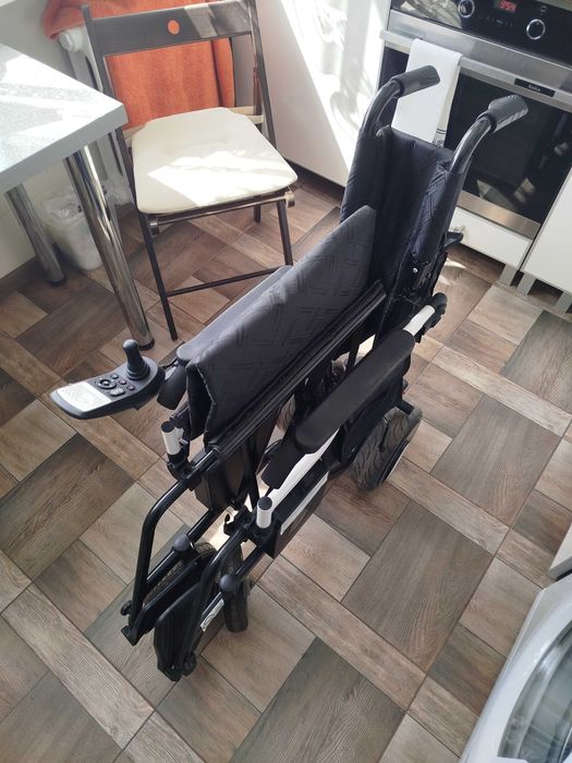 Ultralekki wózek inwalidzki elektryczny Wheelie Electric