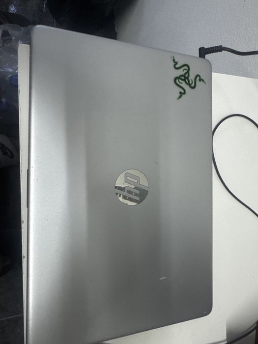 Notebook HP i5 (rato está incluso)