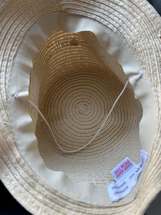 Roupa chapeu e sapatos piscina praia