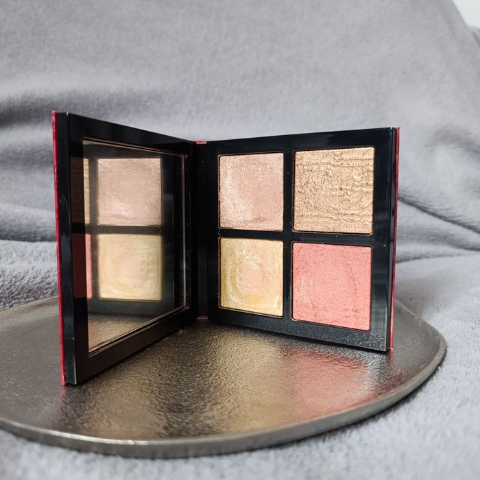 MAC rozświetlacz Aute Cuture Starring Rosalia Extra Dimension