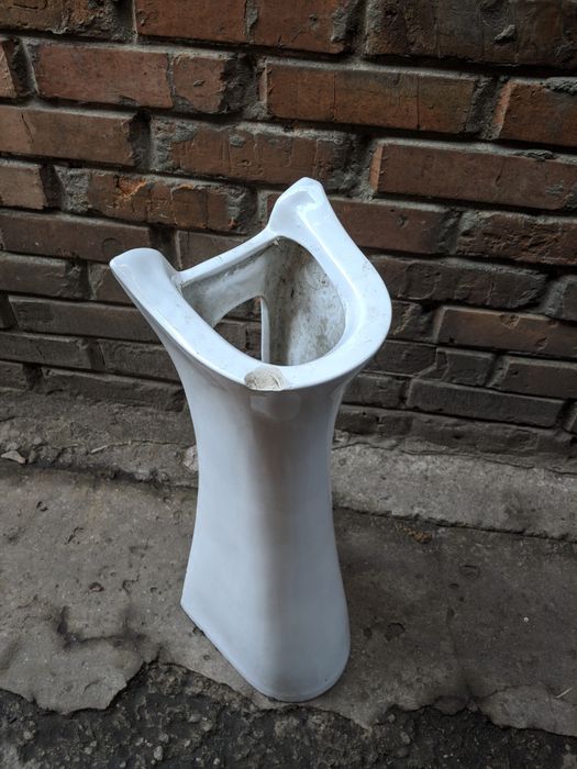 Нога п'єдестал на раковину