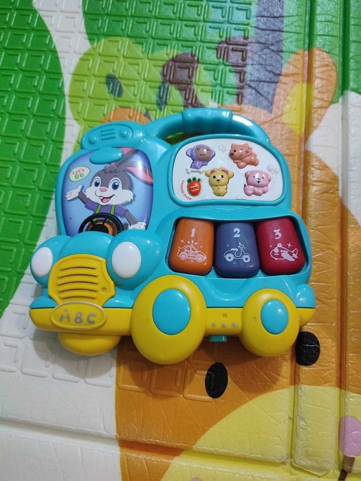 Дитячі іграшки, музичний автобус
