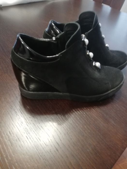 Buty, botki czarne r. 39