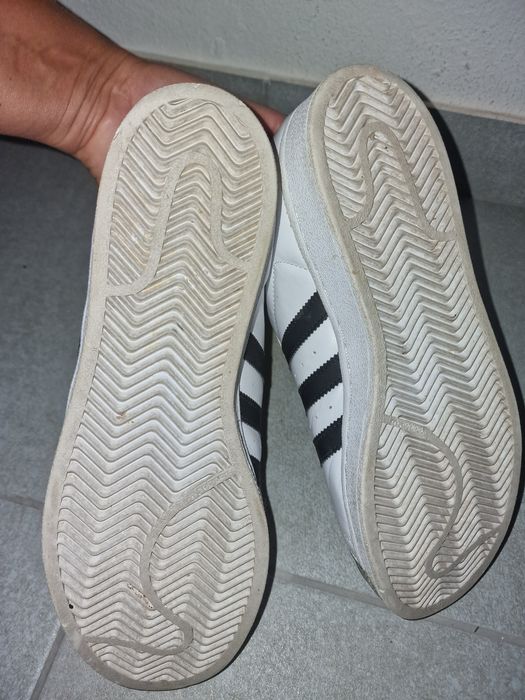 Tenis marca adidas