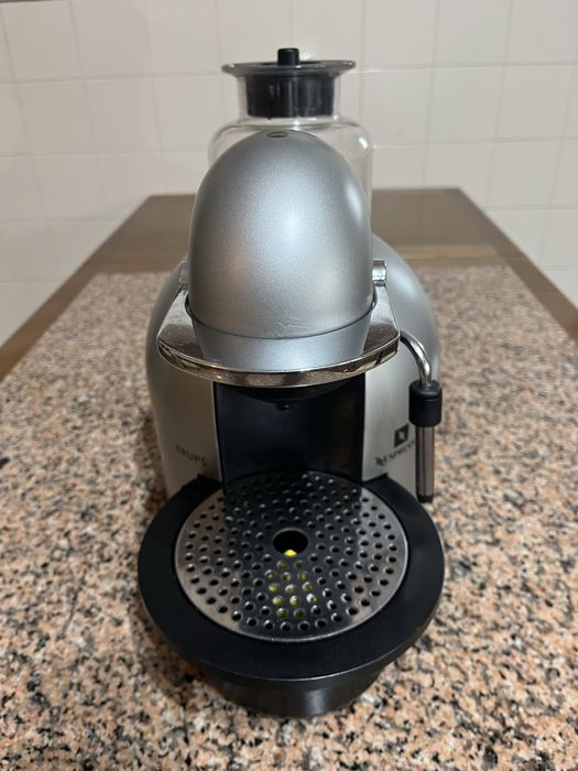 Nespresso Krups XN4050 – ótimo estado com 4 cápsulas incluídas