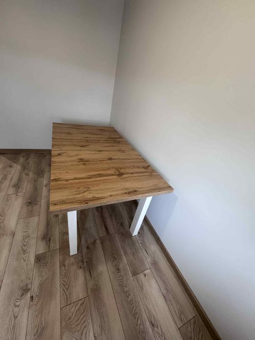 Stół do jadalni lub kuchni