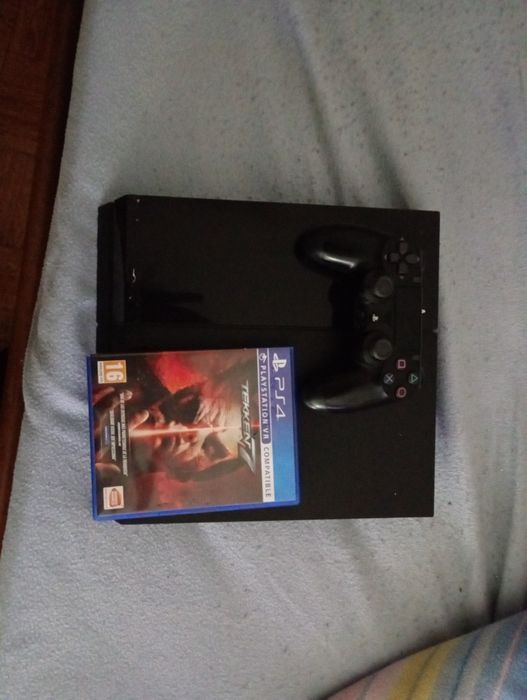 PS4 usada e em bom estado