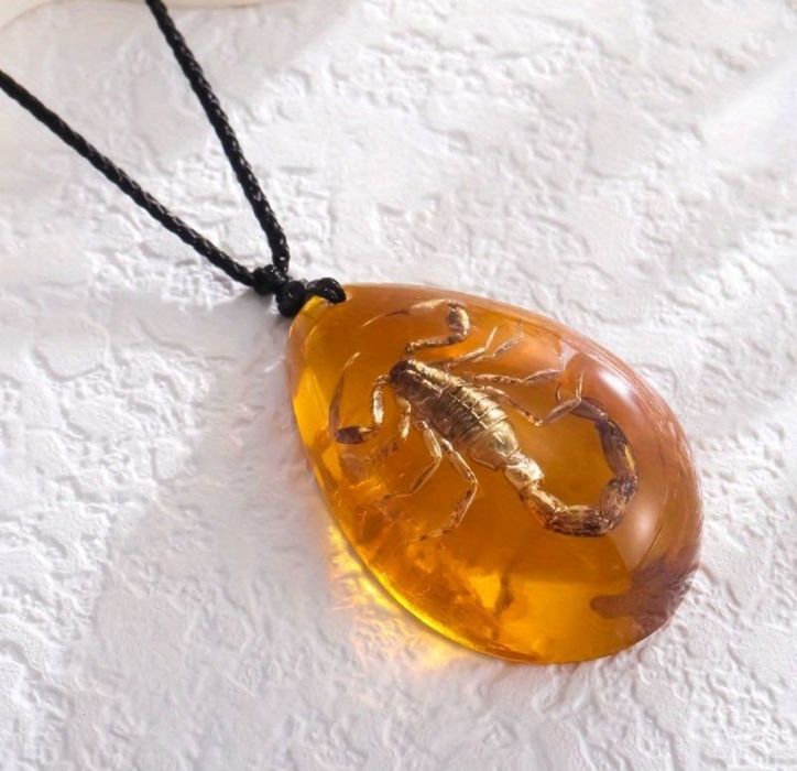 Кулончик Скорпіон