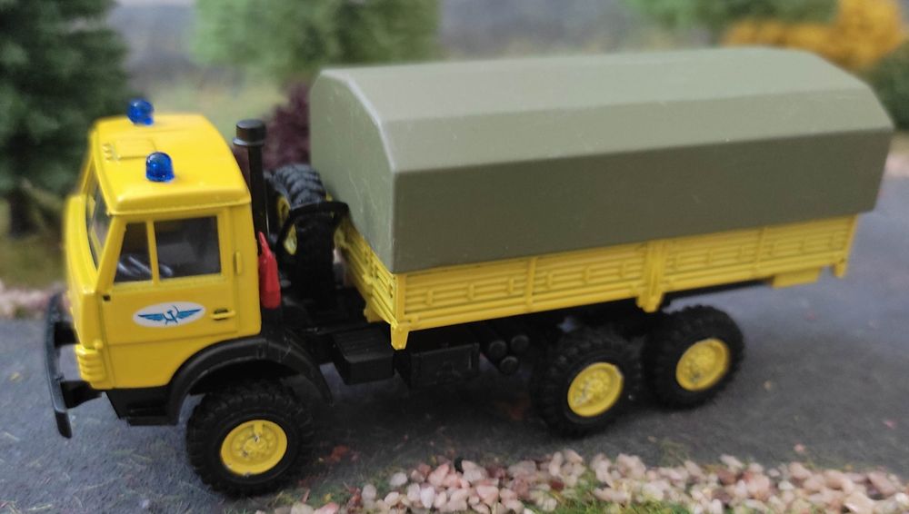 Plandeka KAMAZ w skali 1:87