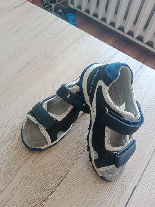 Sandałki dla chłopca 28
