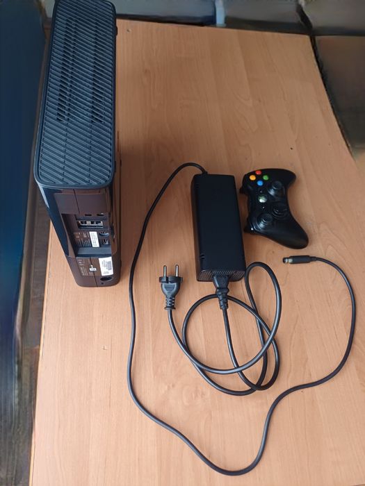 Xbox 360 SLIM + pad + zasilacz | sprawna