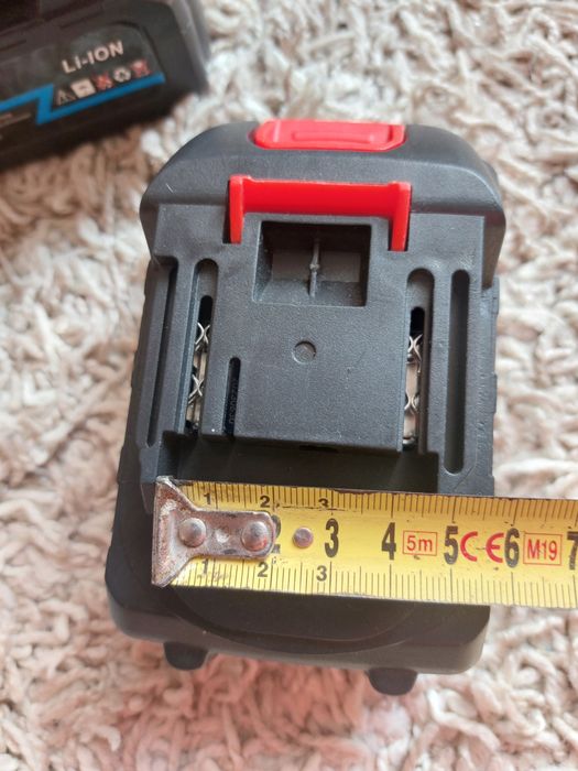 2 Акумулятори на 20в. + зарядний пристрій