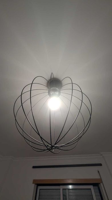 Candeeiro de quarto preto