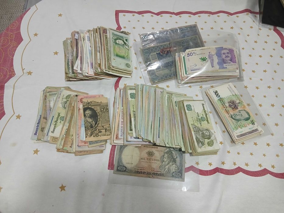 Lote moedas e notas