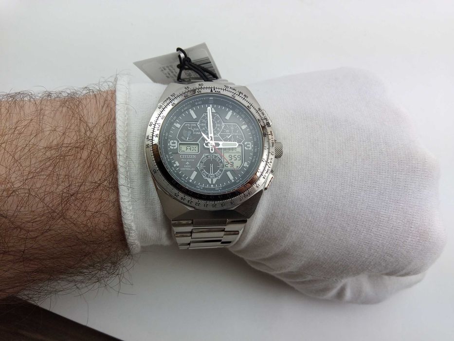 Часы Citizen Skyhawk A-T JY8120-58E радиоконтроль, вечник, солнечная батарея, сапфир