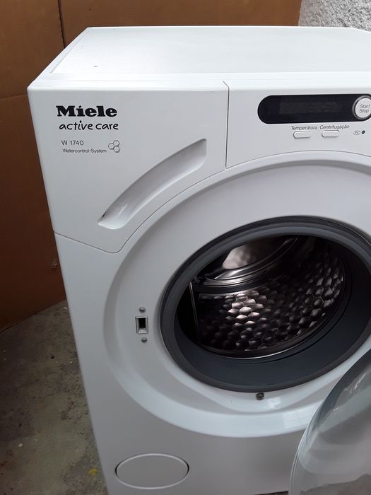 Maquina de Lavar Roupa MIELE - igual a nova