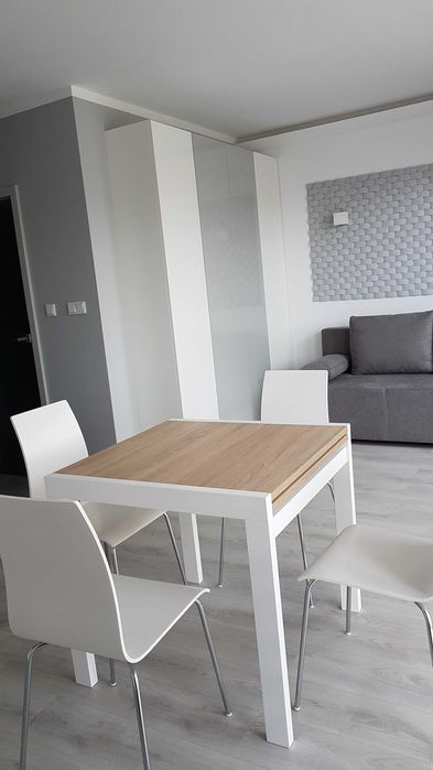 Nowoczesna kawalerka 30 m² w ścisłym centrum Kęt – Wysoki standard, balkon, parking i poddasze!