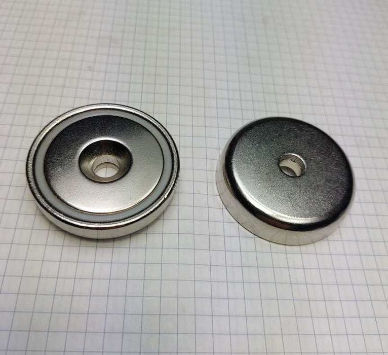 Uchwyty magnetyczny neodymowy typ A36 magnes pod wkręt w obudowie met.