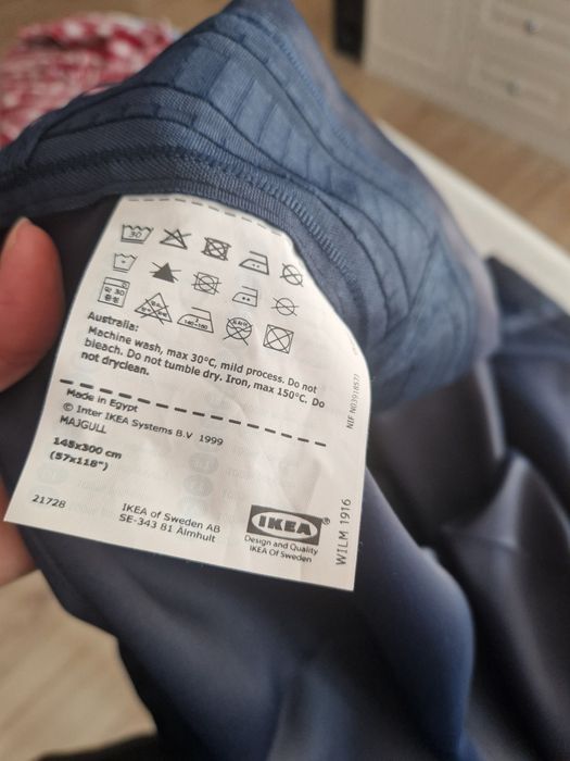 Granatowe zasłony Ikea