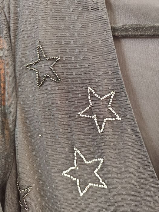 Czarna sukienka z krótkim rękawem