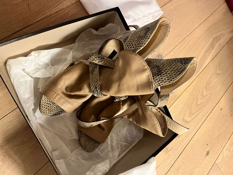 Pinko sandały kolor bezowy